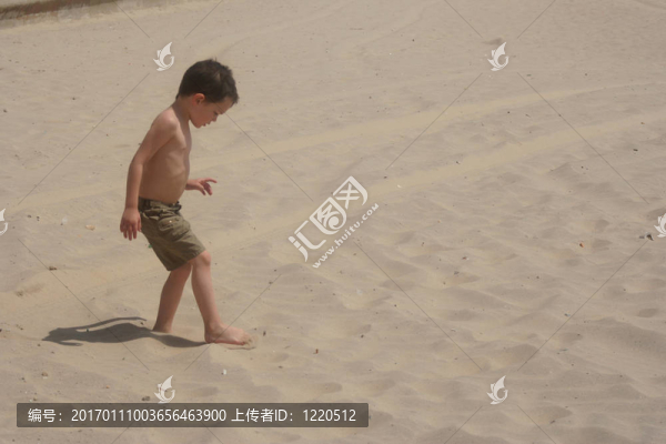 男孩在Beach