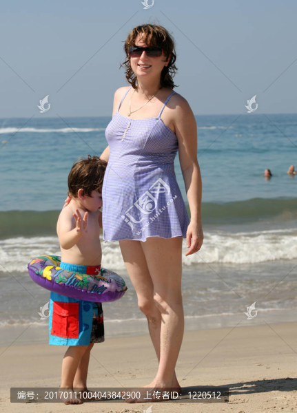 快樂(lè)的母親-匯圖網(wǎng) www.fosd68.com 快樂(lè)的母親