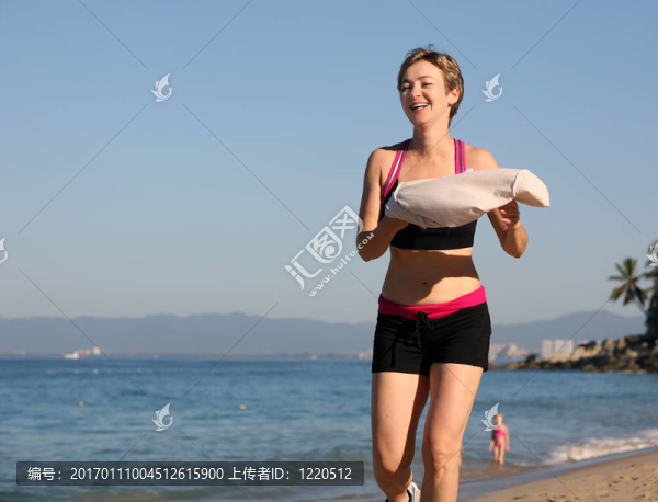 在海灘上鍛煉
