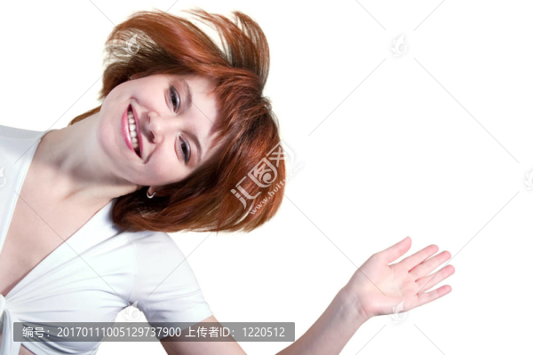 幸福的女人穿著白色的T恤