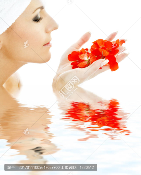 水3中的紅色花瓣