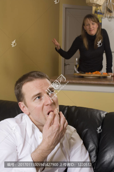 夫婦爭吵公寓