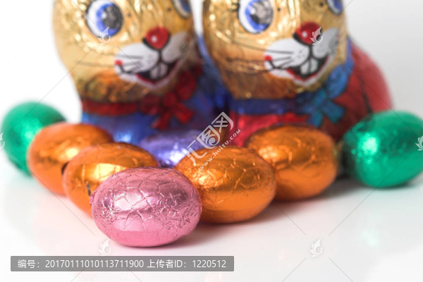 復活節(jié)兔子看復活節(jié)彩蛋