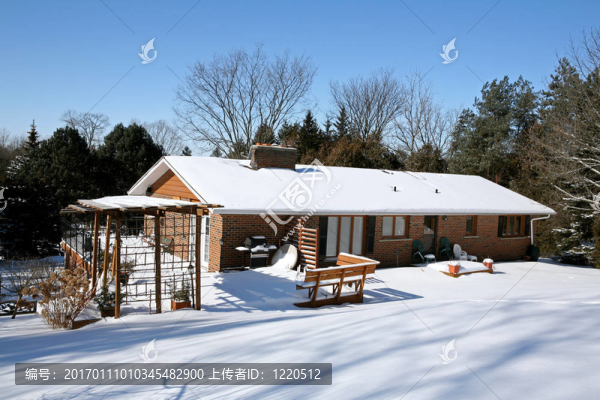 雪下的房子