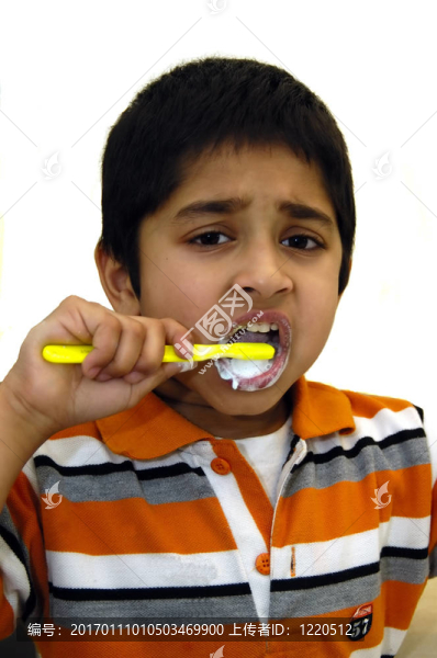 孩子刷牙