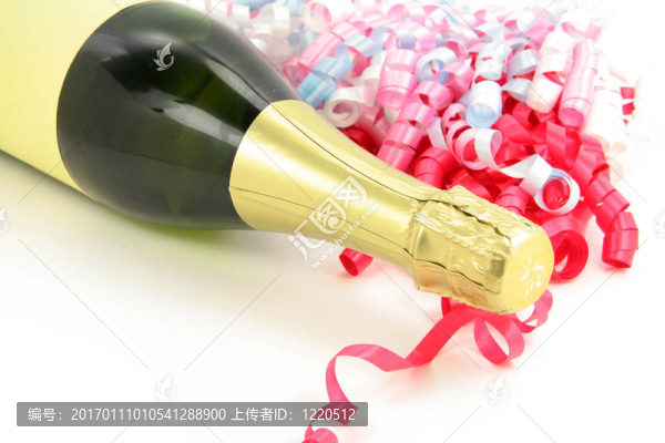 香檳酒瓶和緞帶