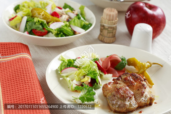 混合沙拉牛排-匯圖網(wǎng) www.fosd68.com 混合沙拉牛排