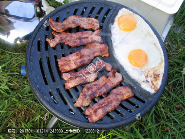 熏肉和雞蛋