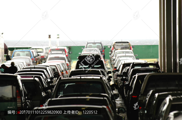 渡輪上的汽車