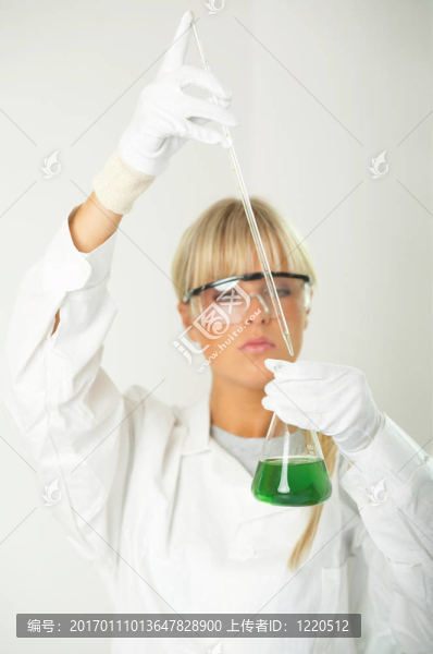 女性在實(shí)驗(yàn)室-匯圖網(wǎng) www.fosd68.com 女性在實(shí)驗(yàn)室