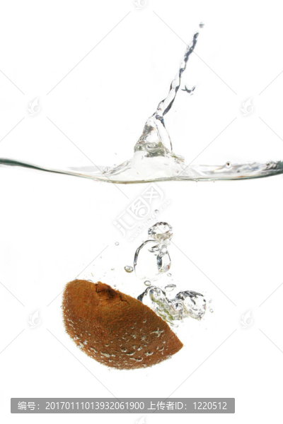 獼猴桃在水里