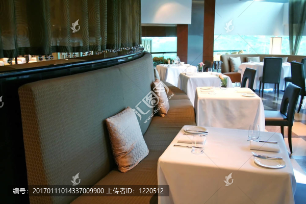 餐廳的桌子