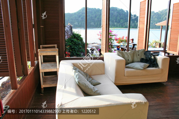 沙發(fā)的海邊