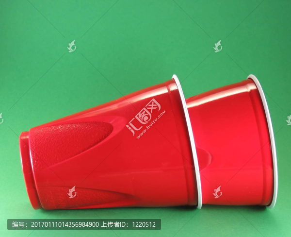 紅色的一次性杯子