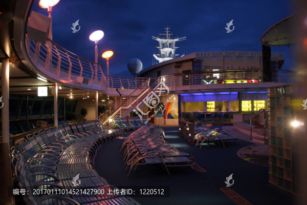船舶池在夜間