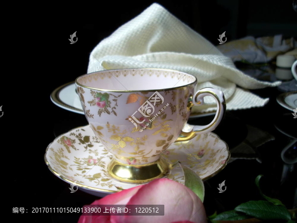 粉紅色的茶杯