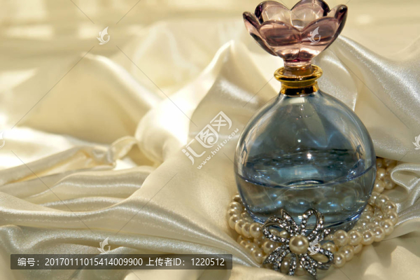 藍(lán)色香水瓶