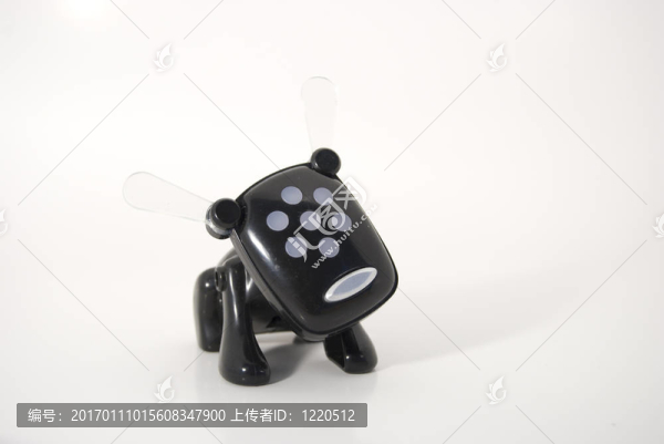 黑色的玩具狗