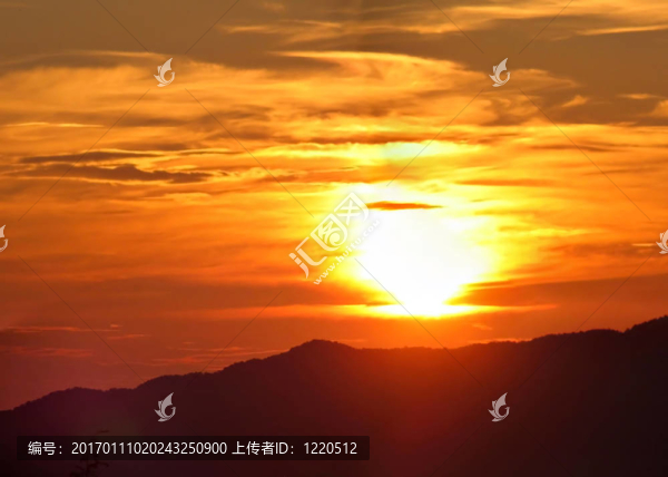 山上的日出