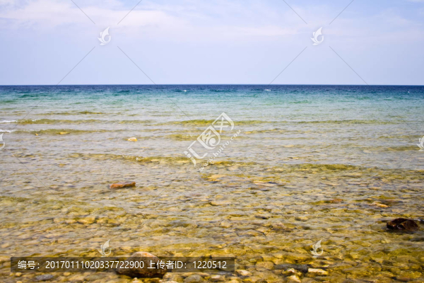 深藍(lán)色的水