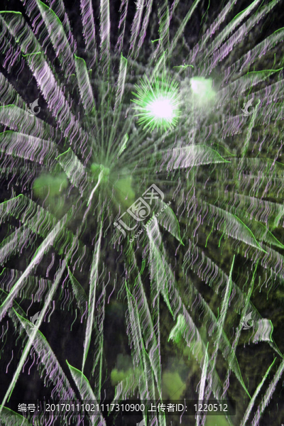 煙花爆炸；