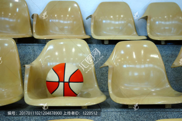 椅子和籃球
