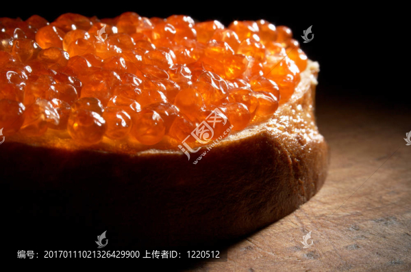 紅魚蛋夾三明治