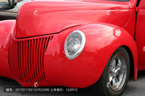 定制的紅色跑車