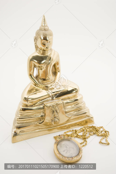坐在如來(lái)佛祖和好運(yùn)的護(hù)身符