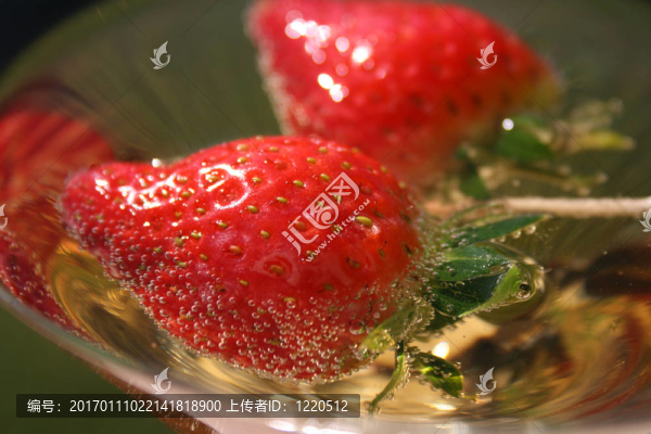 兩個(gè)草莓