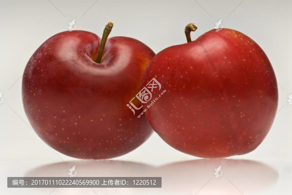 兩個紅李子