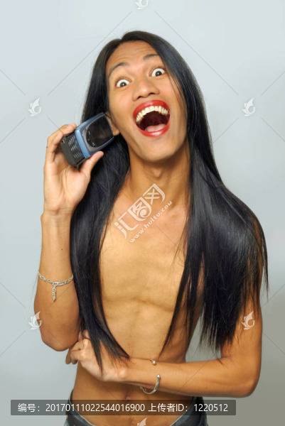 人妖W燦爛的笑容