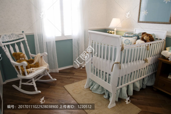 幼兒和嬰兒床