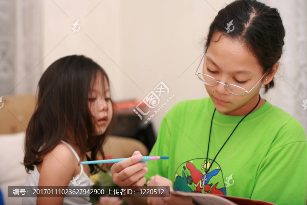 姐妹們做的藝術(shù)品