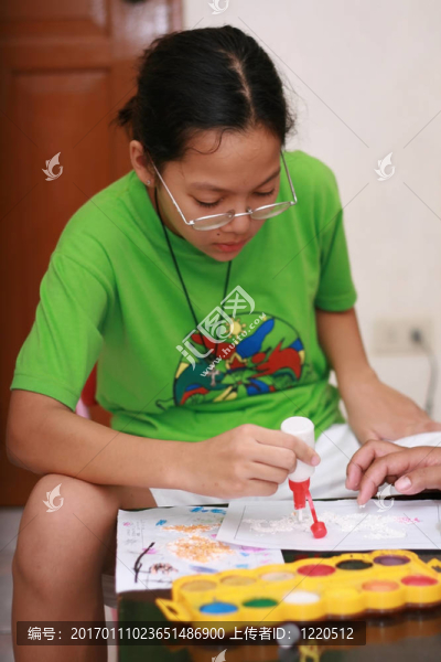 女孩做的藝術(shù)品