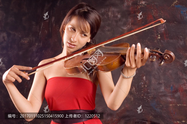 女孩用小提琴