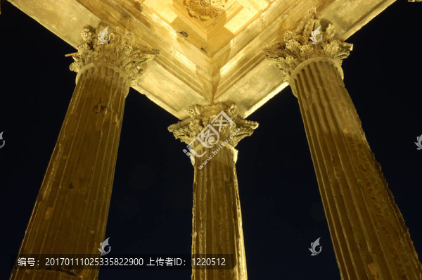 尼姆羅馬神廟