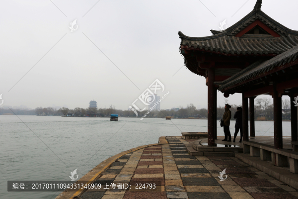 碧波蕩漾