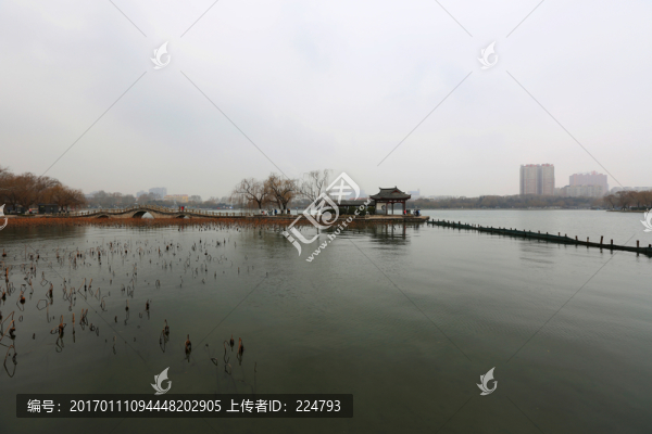 碧波蕩漾