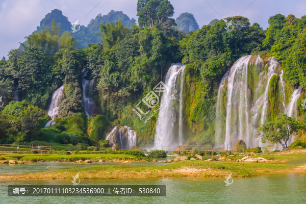 山水風(fēng)光大瀑布