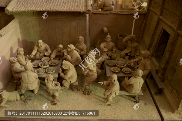 農(nóng)家院待客,泥塑