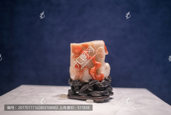 紅瑪瑙刻詩桃春花插