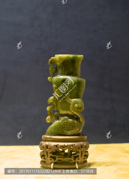 清乾隆碧玉天雞尊-匯圖網(wǎng) www.fosd68.com 清乾隆碧玉天雞尊