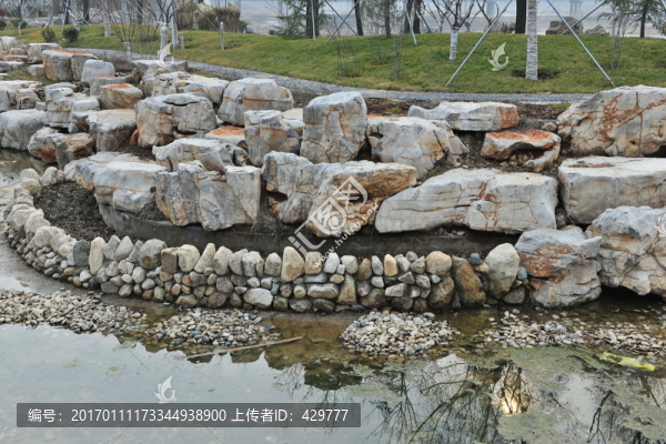 水塘石頭