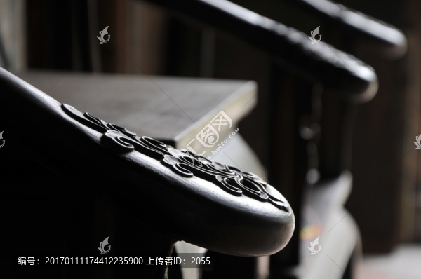 黑檀木坐椅扶手雕花