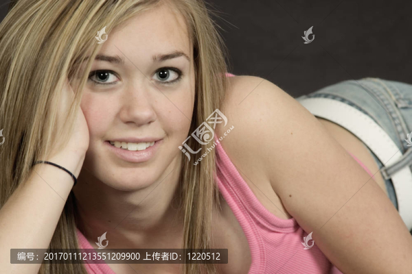 十幾歲的女孩-匯圖網(wǎng) www.fosd68.com 十幾歲的女孩