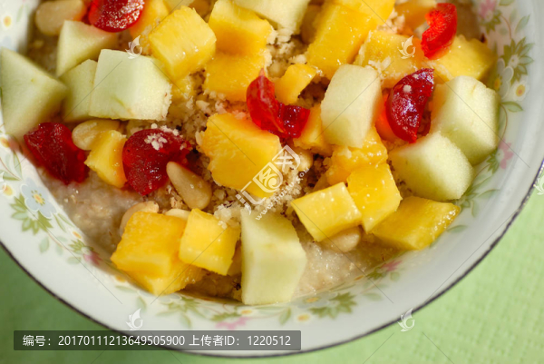 水果和堅果混合粥