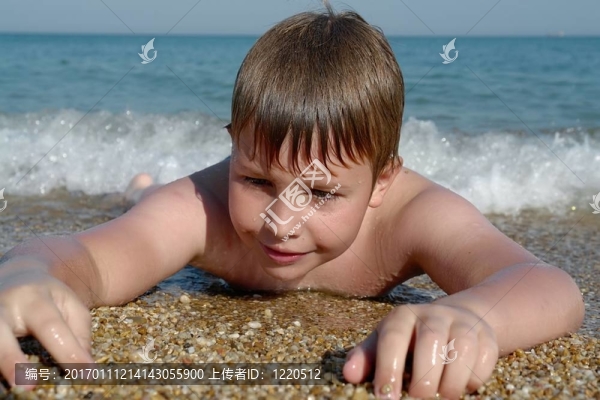 男孩在Beach