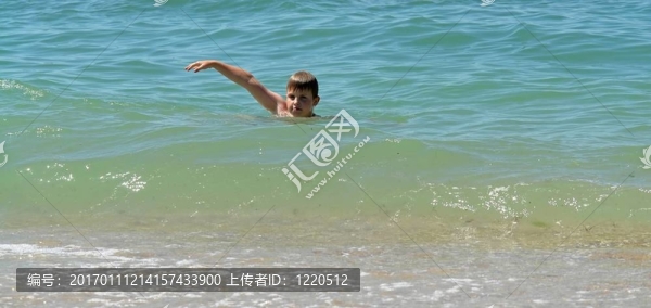 男孩在Beach