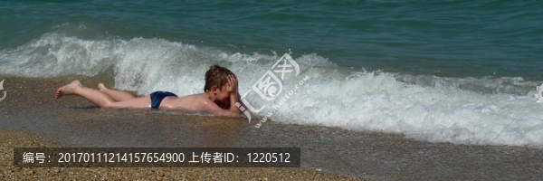 男孩在Beach